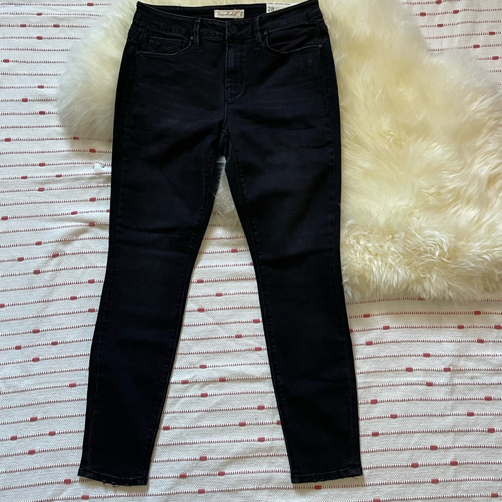 UNPUBLISHED - black mid rise skinny. Size 28